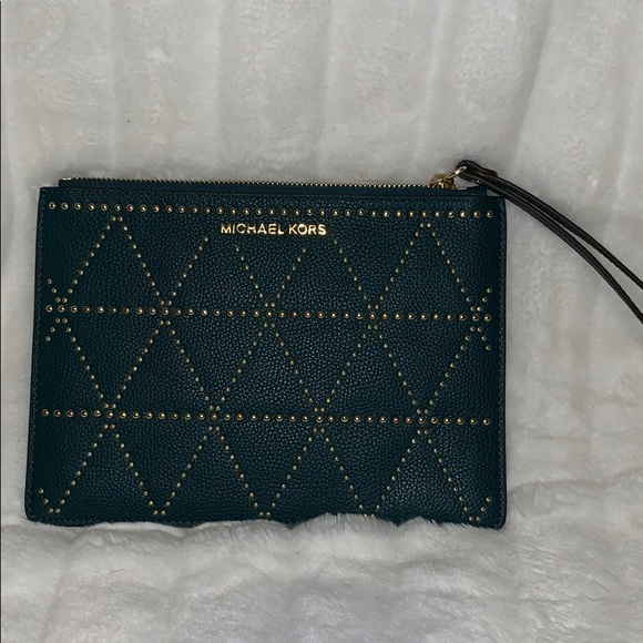 Michael Kors Handbags - NWT Michael Kors wristlet